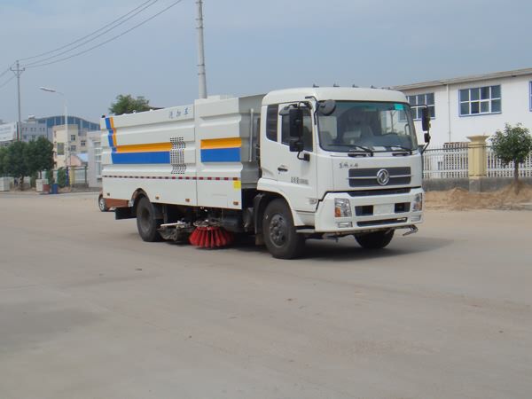 城市环境卫生有(yǒu)了扫路車(chē)越来越轻松