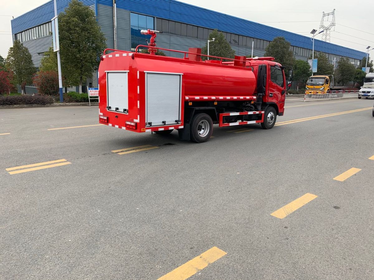 5吨消防洒水車(chē)图片