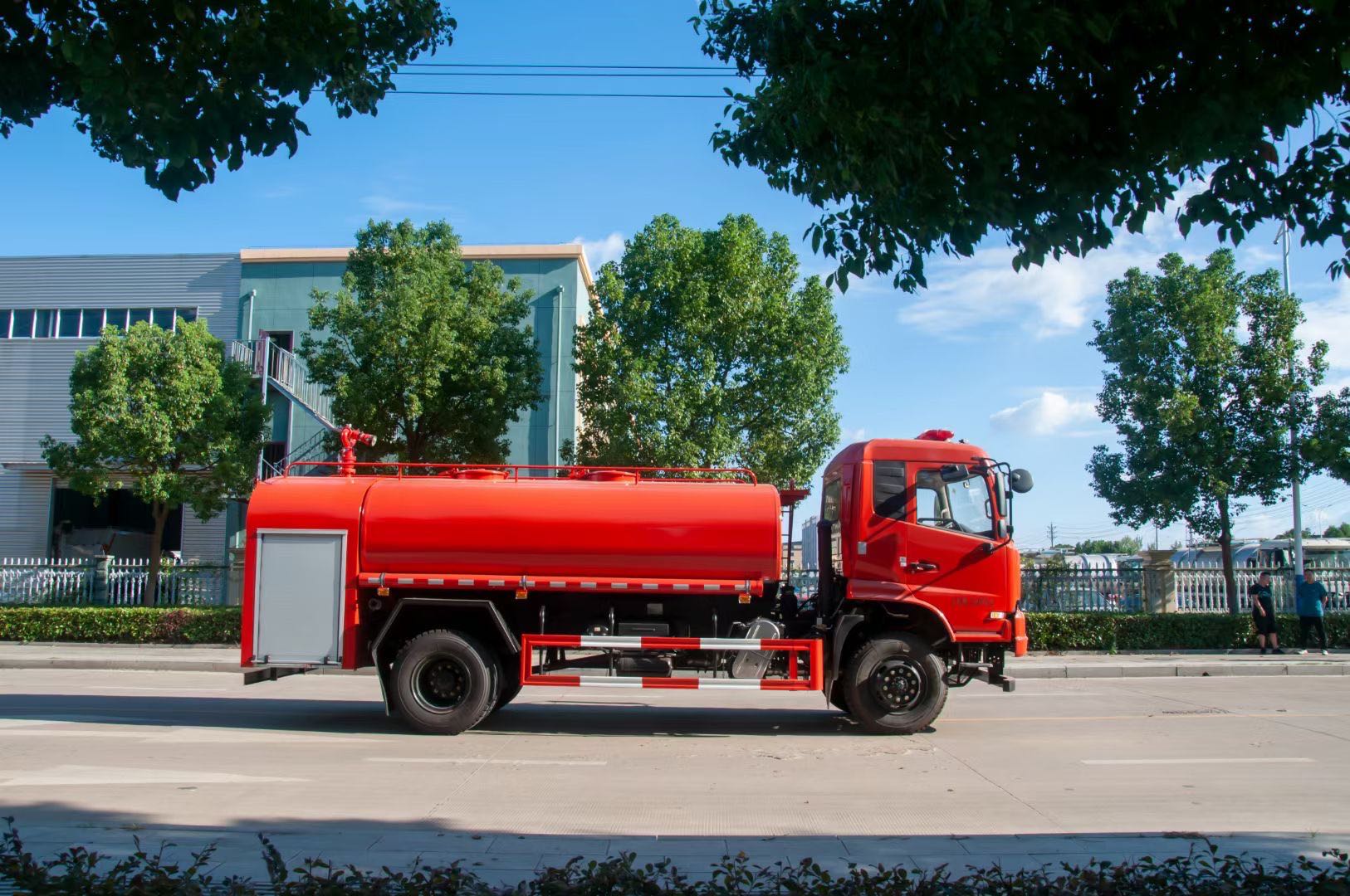 天锦四驱消防洒水車(chē)图片